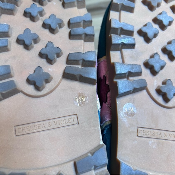 Chelsea and Violet Arden green suede floral slip on platform clogs size 9.5 lug - Picture 7 of 7